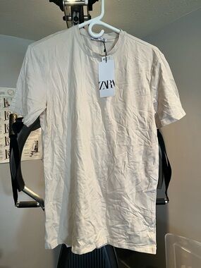 ZARA Men's Off-White Crew Neck Short Sleeve Tee